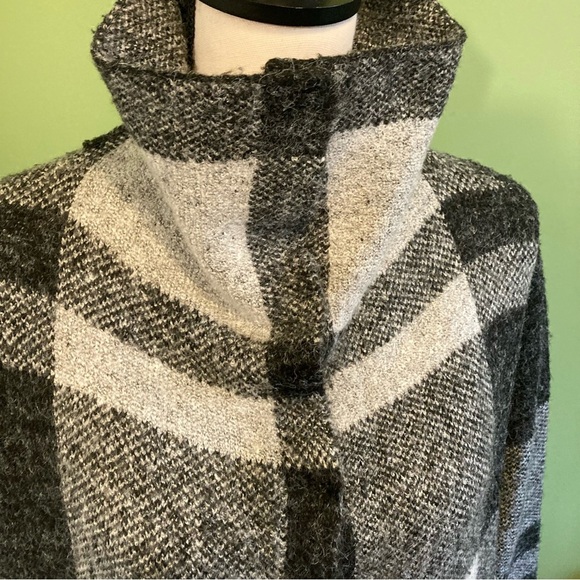 Cyrus Black Gray Plaid Cardigan - Picture 5 of 7